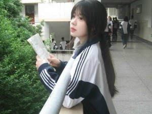 超人气 17 岁女 rapper 全新力作，融合多种音乐元素，带给你前所未有的听觉冲击